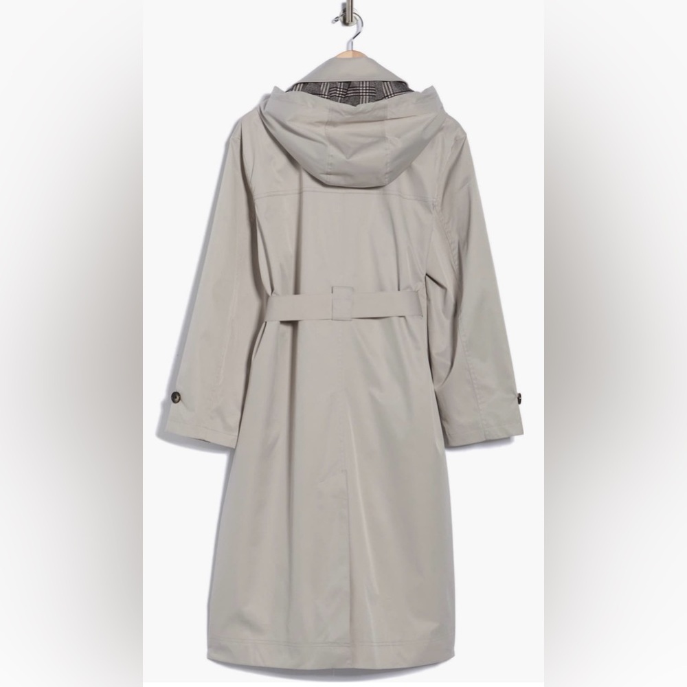 Bernardo Hooded Functional Raincoat
In: Ash - Picture 7 of 8